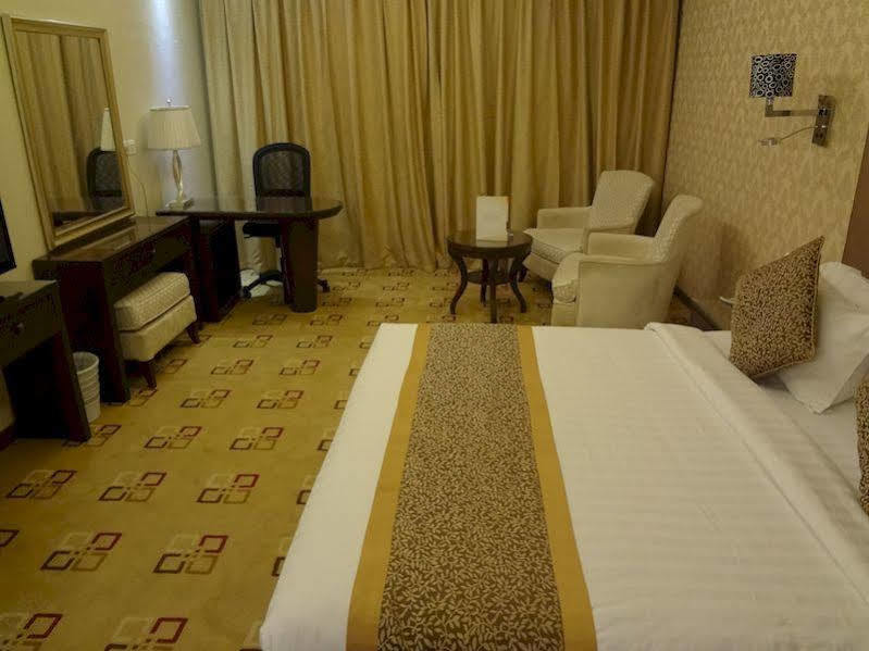 Sanam Hotel Suites - Rijád Exteriér fotografie